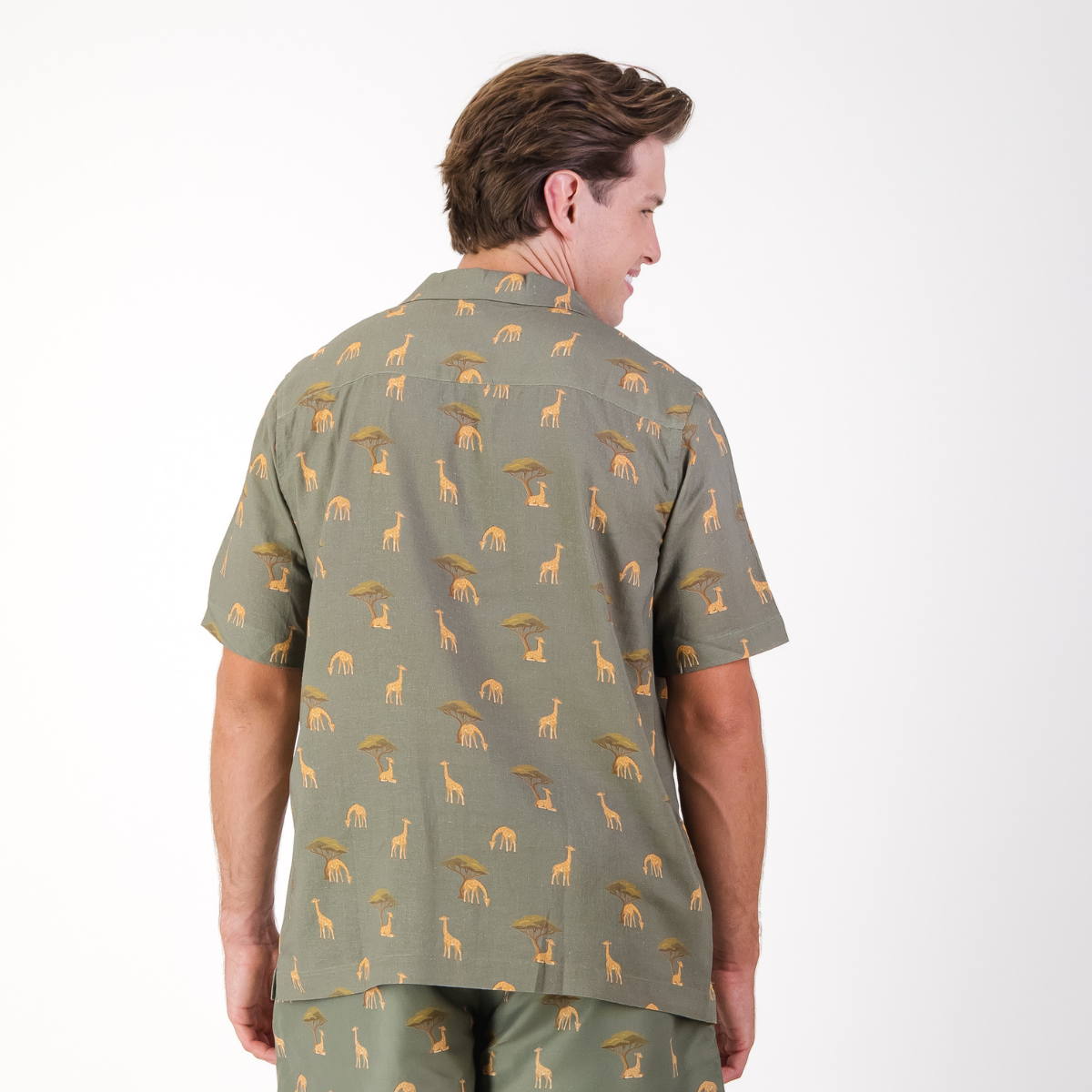 Mens Short Sleeve Revere Collar Shirt | Giraffes / Green